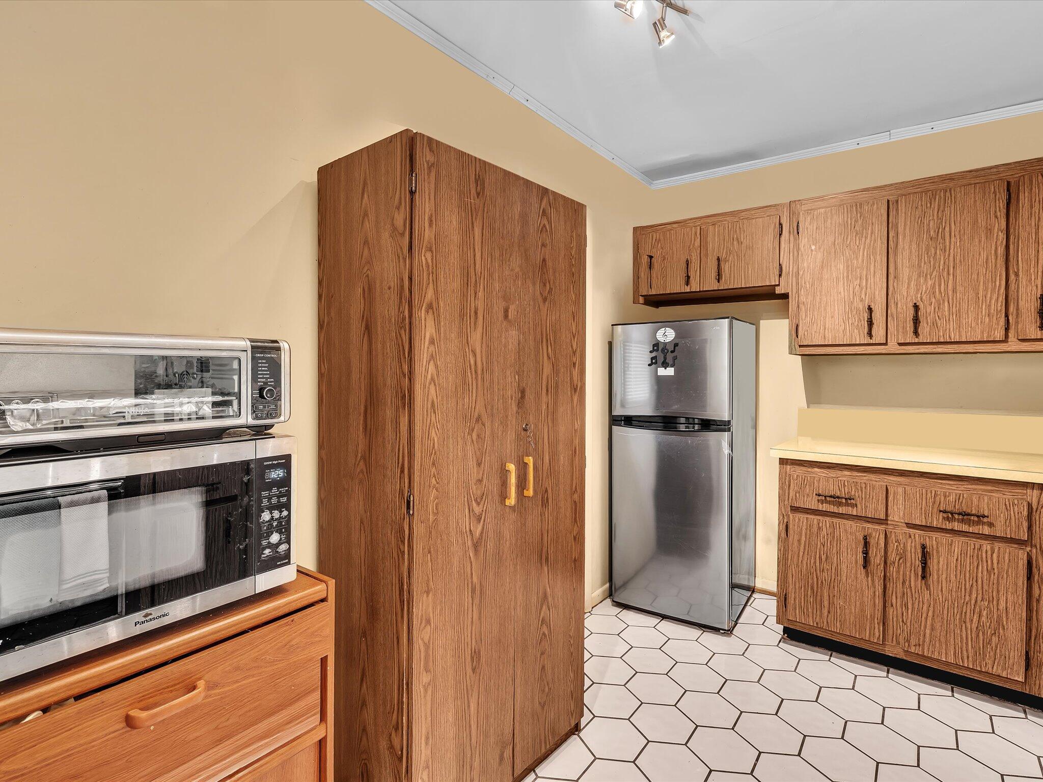 BROOKFIELD SQUARE CONDO - Residential