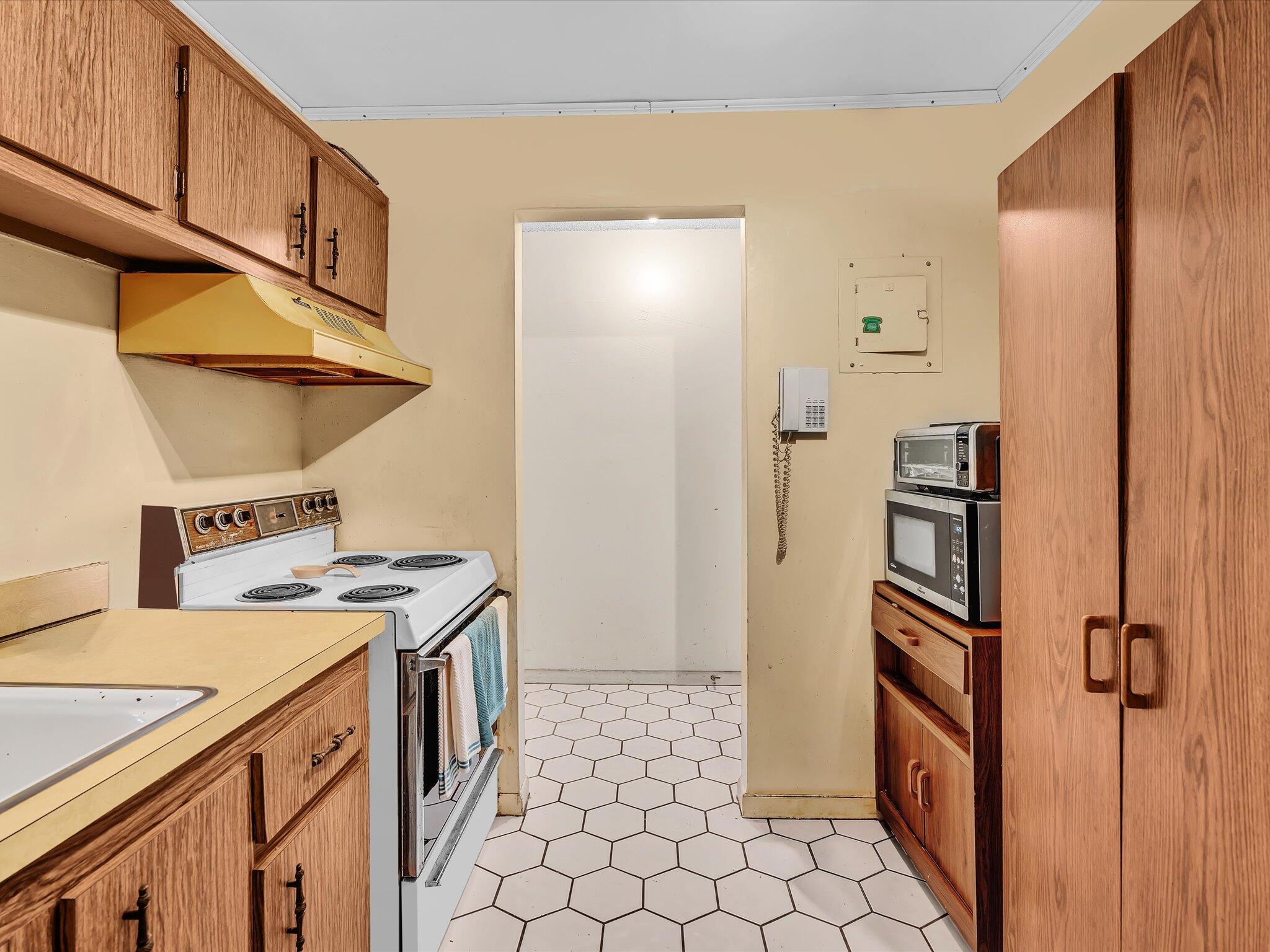 BROOKFIELD SQUARE CONDO - Residential