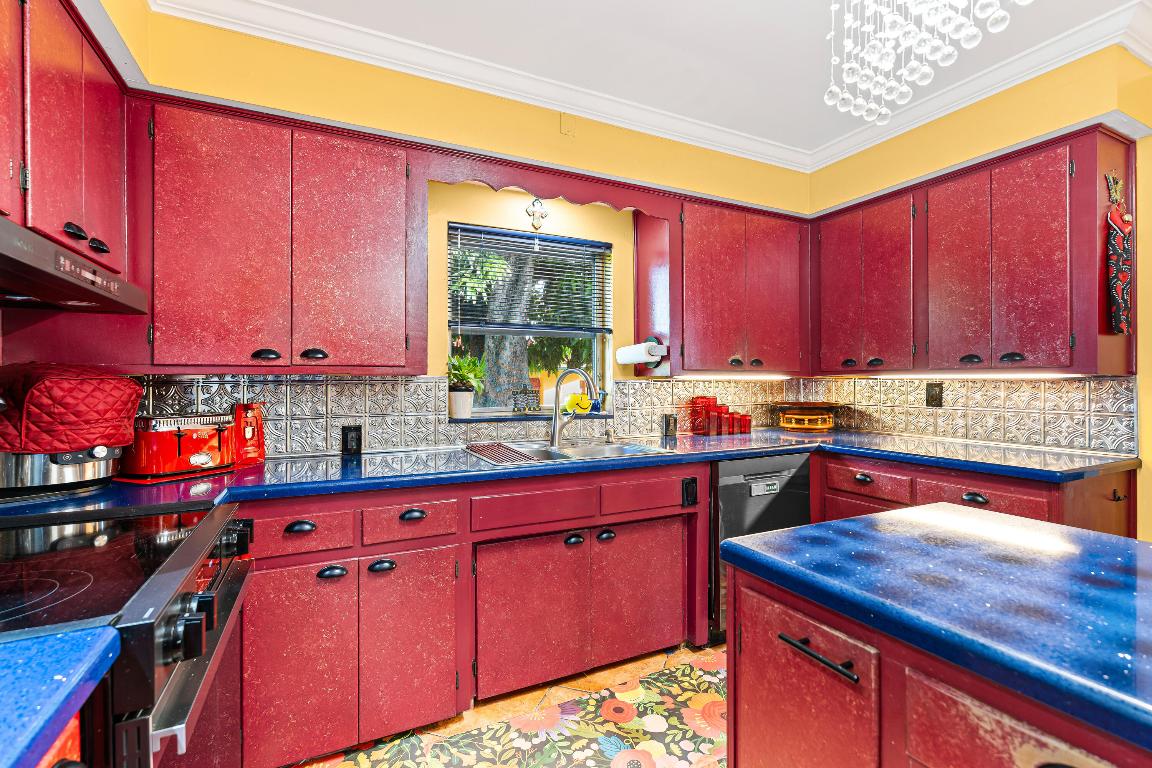 LAKE SHORE VILLAS - Residential