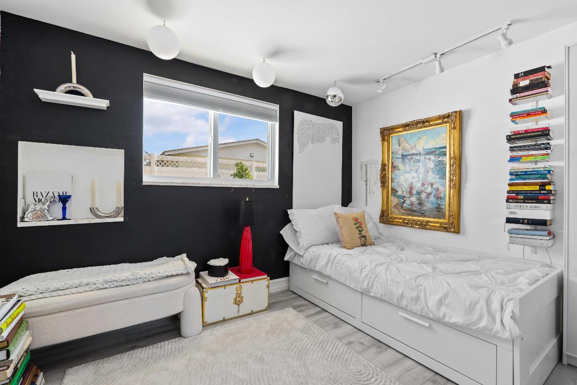 LAKE SHORE VILLAS - Residential