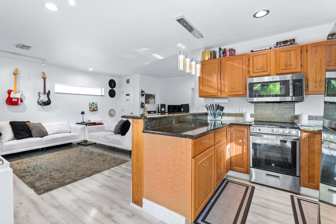 LAKE SHORE VILLAS - Residential