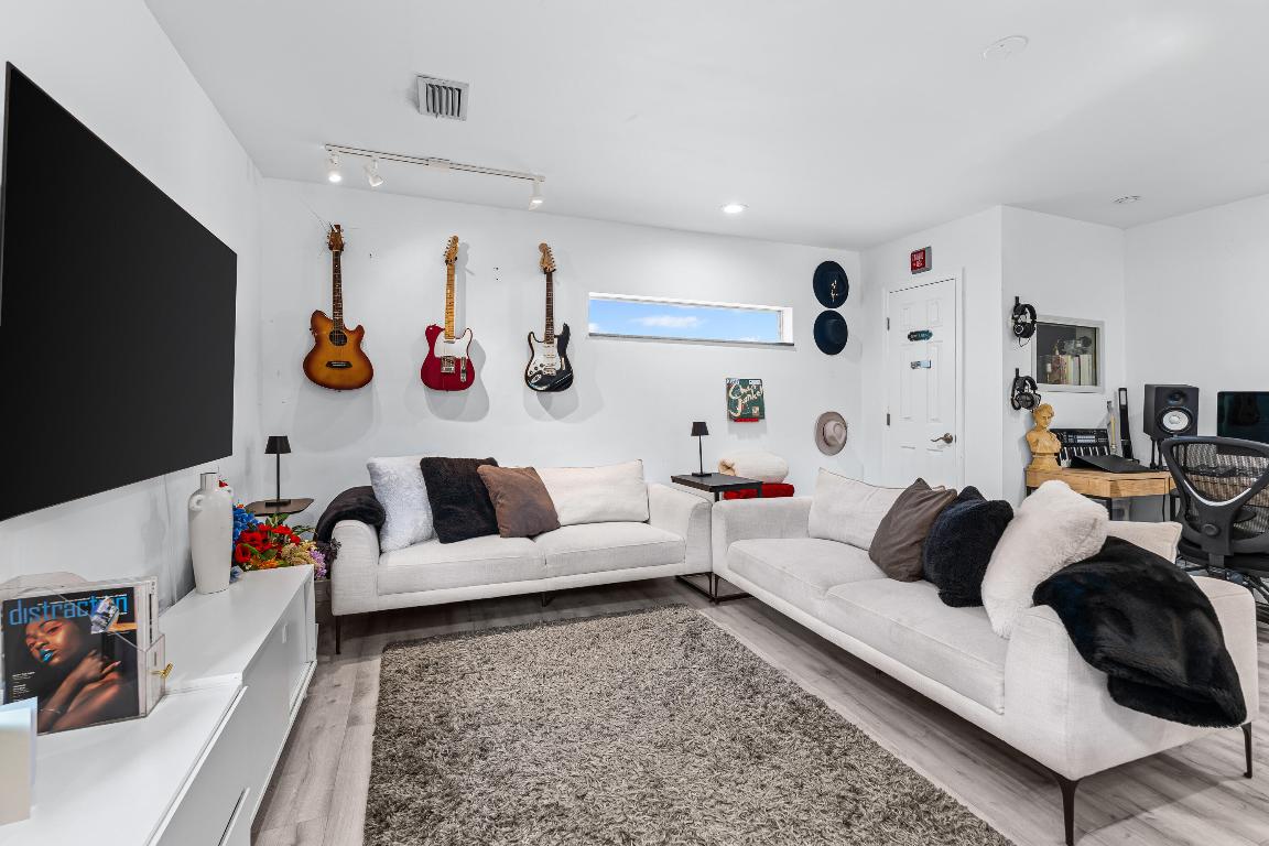 LAKE SHORE VILLAS - Residential