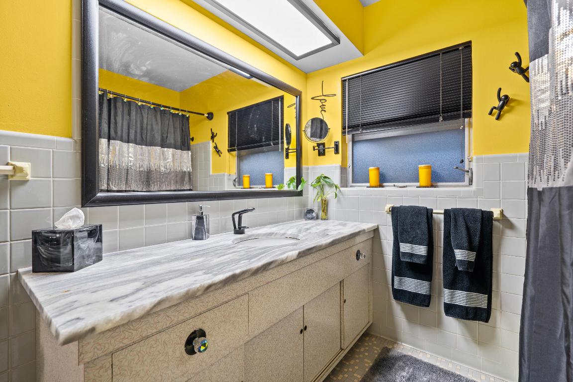 LAKE SHORE VILLAS - Residential