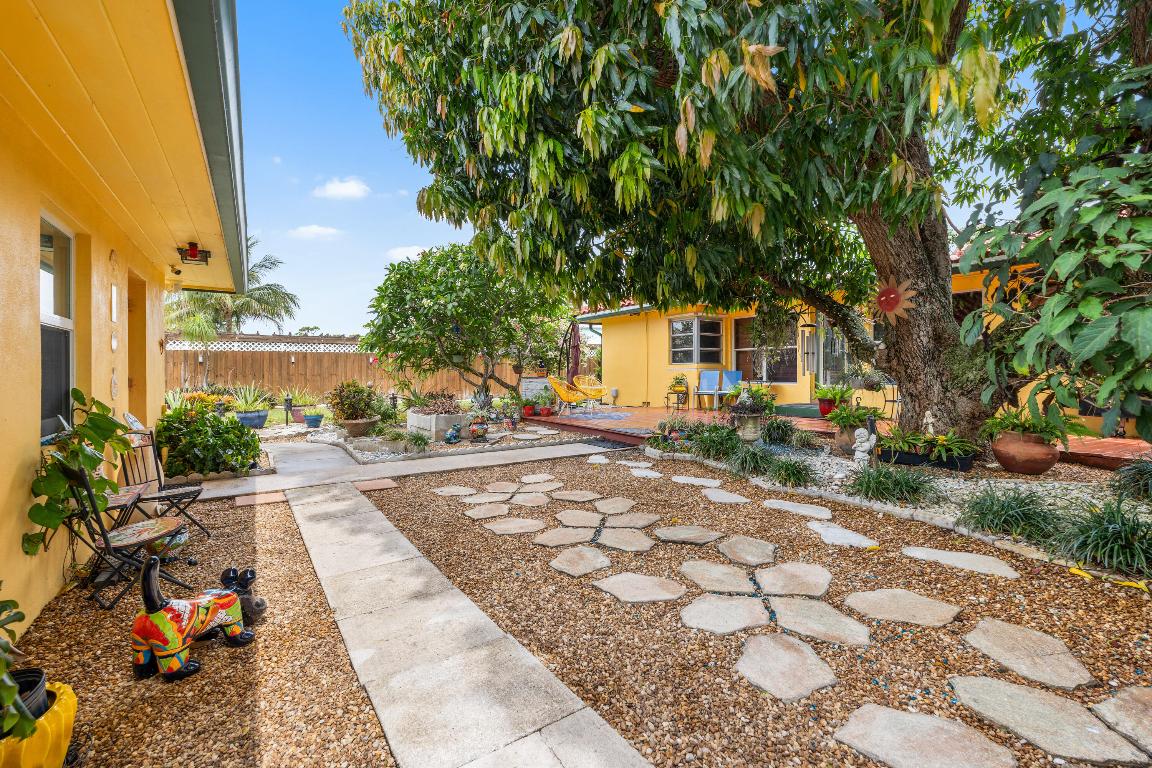 LAKE SHORE VILLAS - Residential