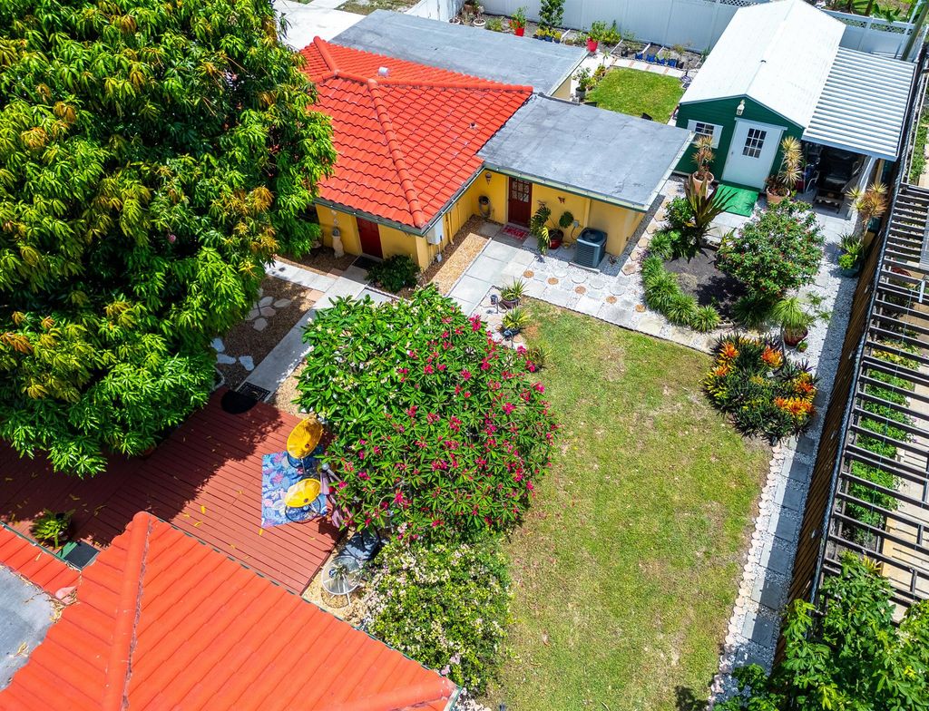 Photo of 1802 Lake Osborne Drive, Lake Worth Beach, FL 33461 (MLS # R11147232)