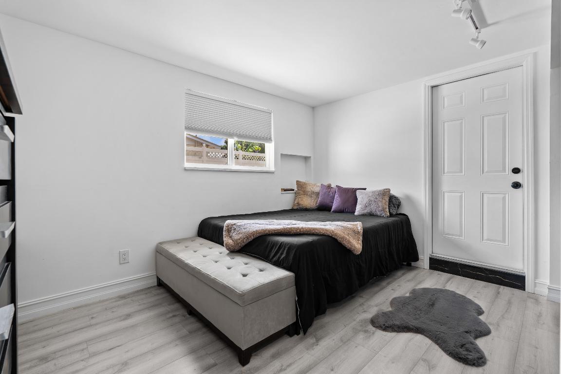 LAKE SHORE VILLAS - Residential