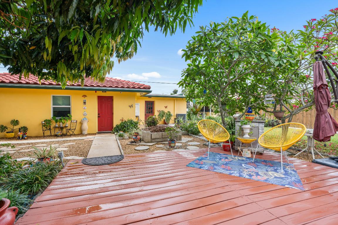 LAKE SHORE VILLAS - Residential