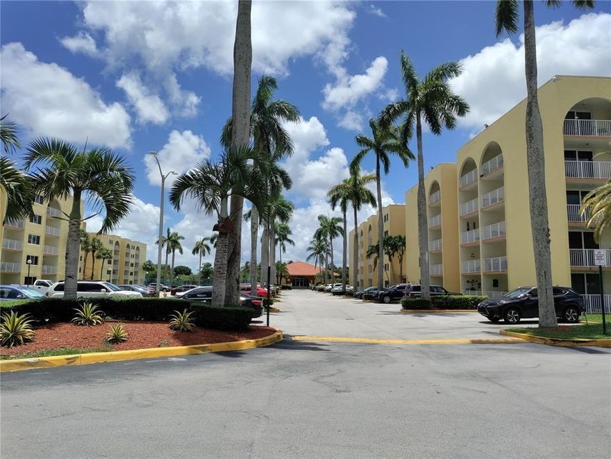 GREAT APARTMENT LOCATED IN PRESTIGIOUS CORAL GATE WEST . 1BED/1.5 BATHS. HUGE MASTER BEDROOM WITH WALKING CLOSET. CERAMIC TYLE THROUGH THE UNIT . NICE AND LARGE KITCHEN. BIG BALCONY. GATED COMMUNITY WITH 24 HOURS SECURITY, PLENTY OF AMENITIES : POOL, GYM, TENNIS COURTS......ASSIGNED PARKING SPACE , WATER INCLUDED IN RENT.