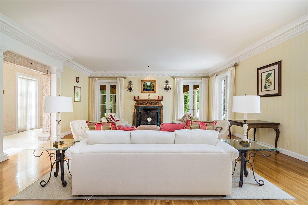 El Bravo Park - Residential