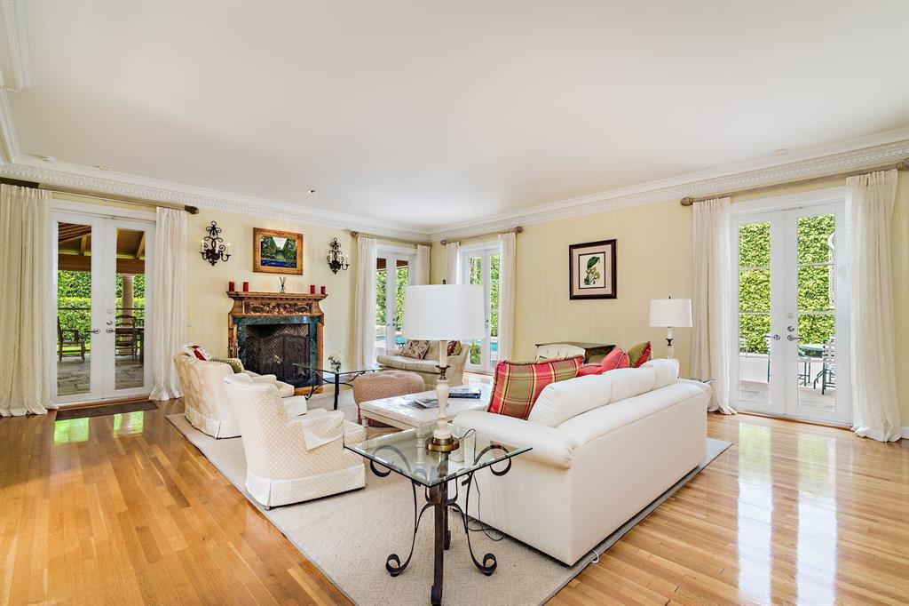 El Bravo Park - Residential