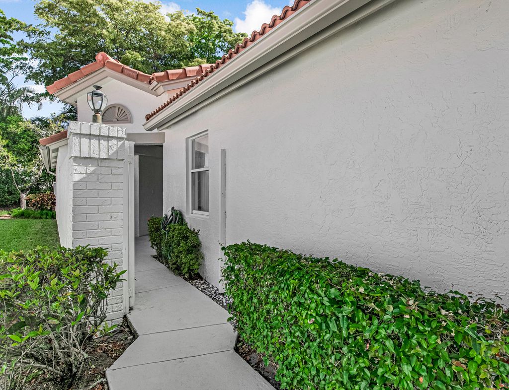 Photo of 9758 Harbour Lake Circle, Boynton Beach, FL 33437 (MLS # B26017252)