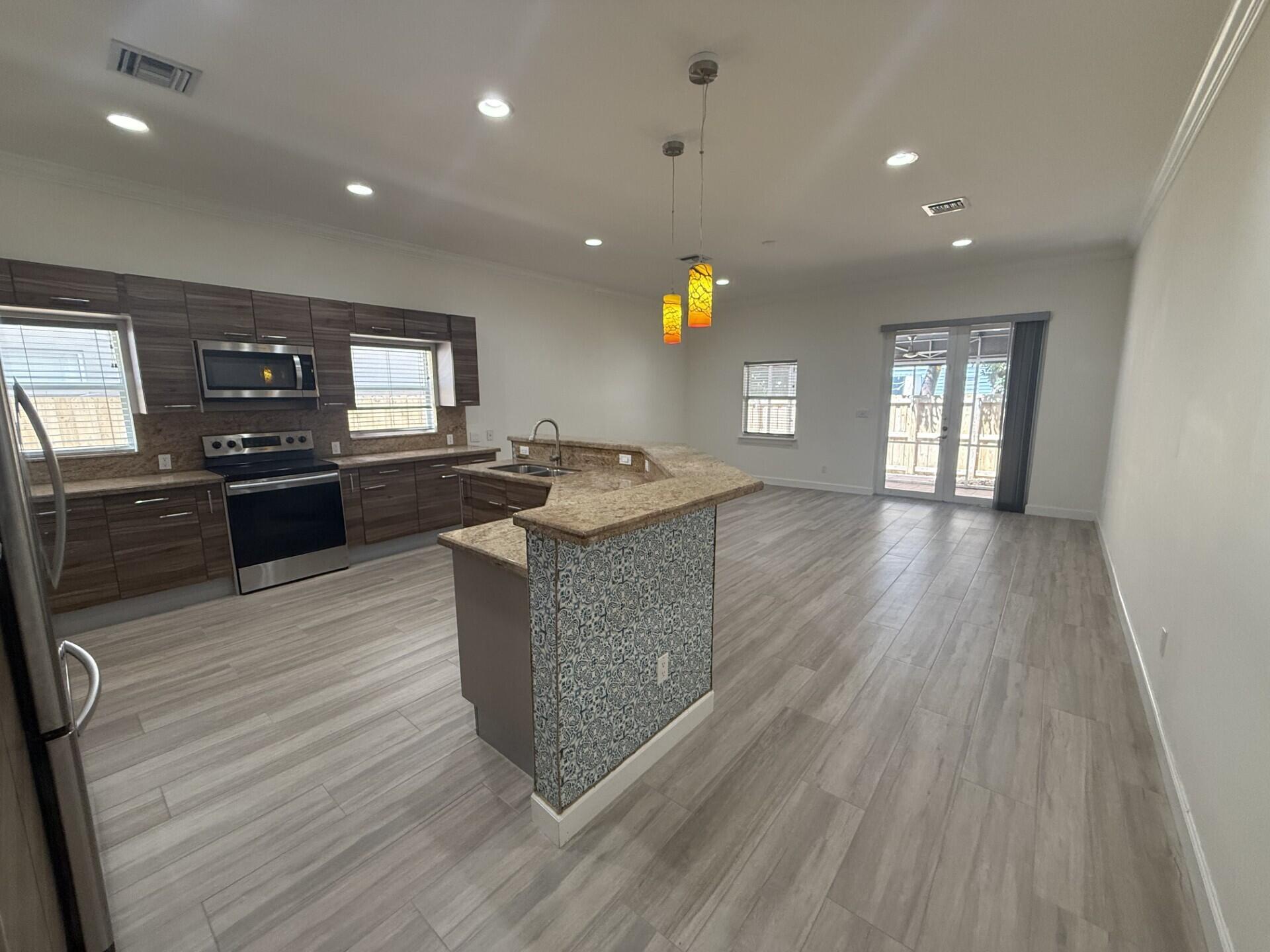 213 SW 11TH Street 213