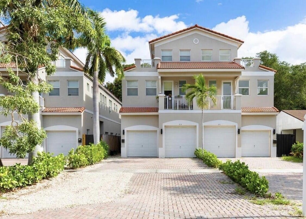 Photo of 213 SW 11TH Street #213, Fort Lauderdale, FL 33315 (MLS # B26076307)
