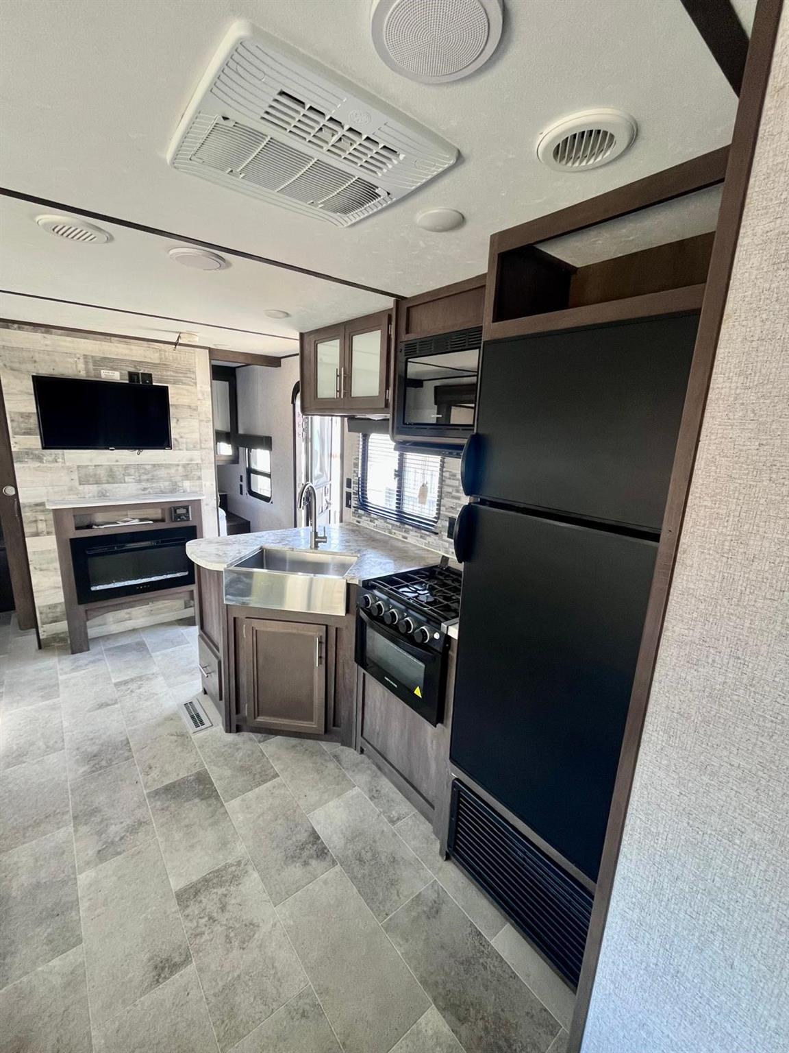14500 Carver Dr 14500