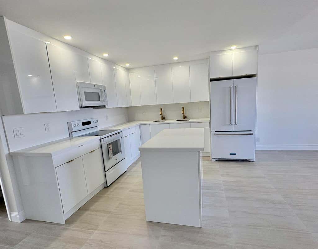 Photo of 304 Greenbrier B, West Palm Beach, FL 33417 (MLS # R11075313)