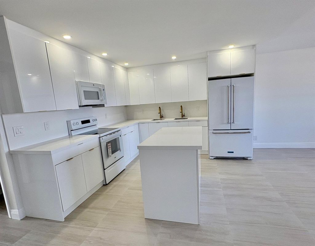 Photo of 304 Greenbrier B, West Palm Beach, FL 33417 (MLS # R11075313)