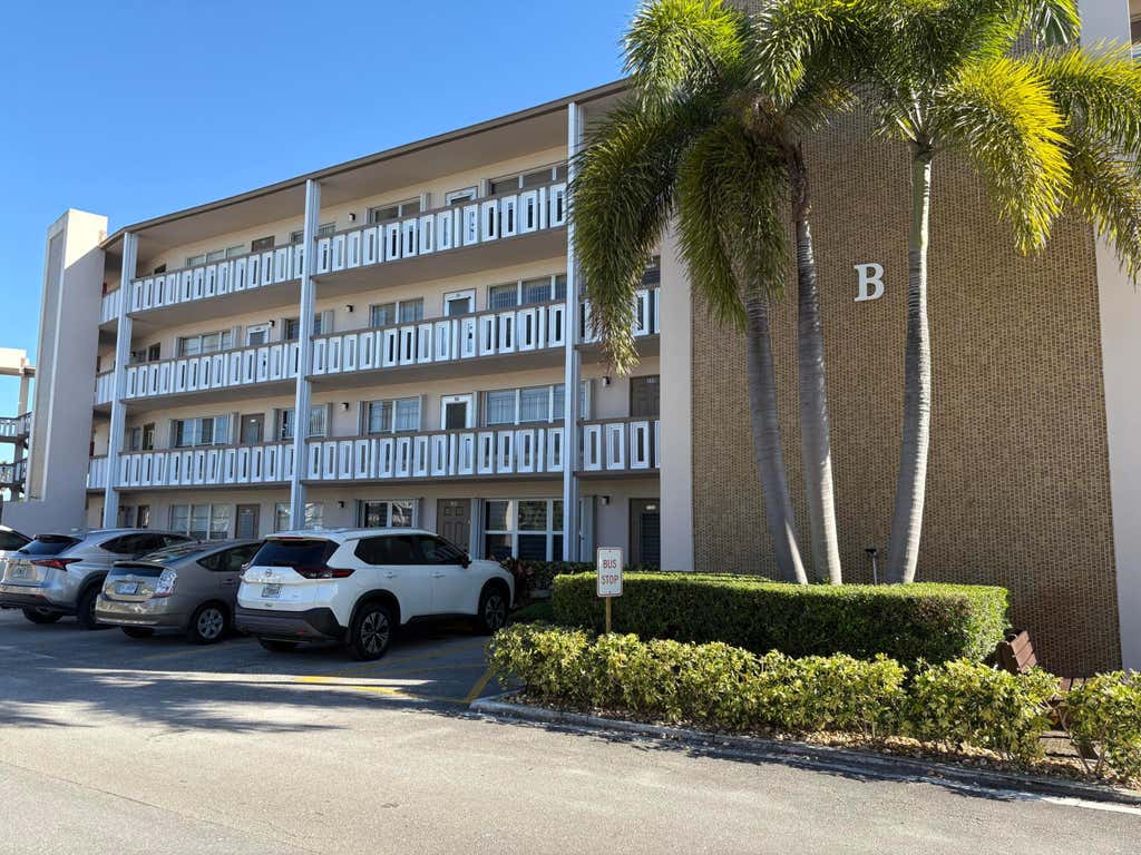 Photo of 304 Greenbrier B, West Palm Beach, FL 33417 (MLS # R11075313)