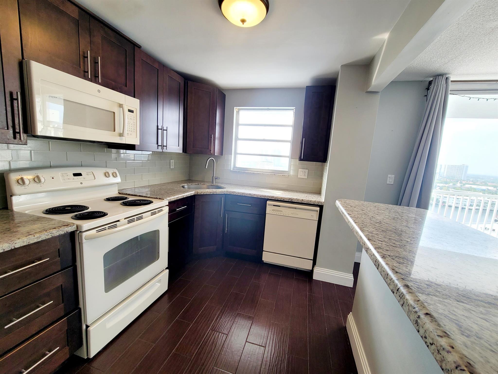 GOLDEN SURF TOWERS CONDO - Residential