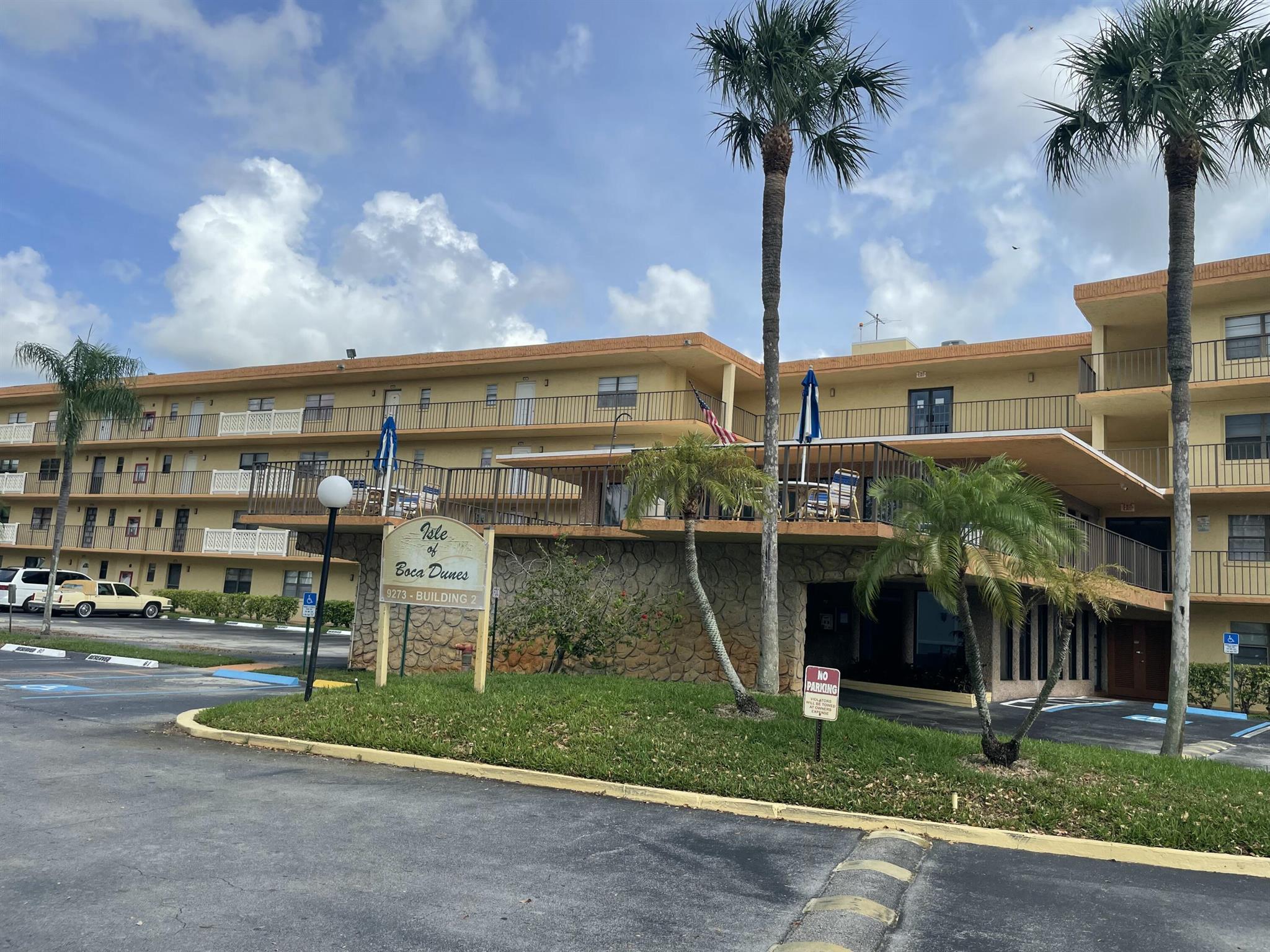Lowest price condo in Boca with no age restriction.Spacious 1 bed 1 1/2 bath apartment in community with pool,tennis.secured lobby Big enclosed patio with washer and dryer.Near the good schools,shopping and restaurants.Ok to LeaseGreat as residence or investment