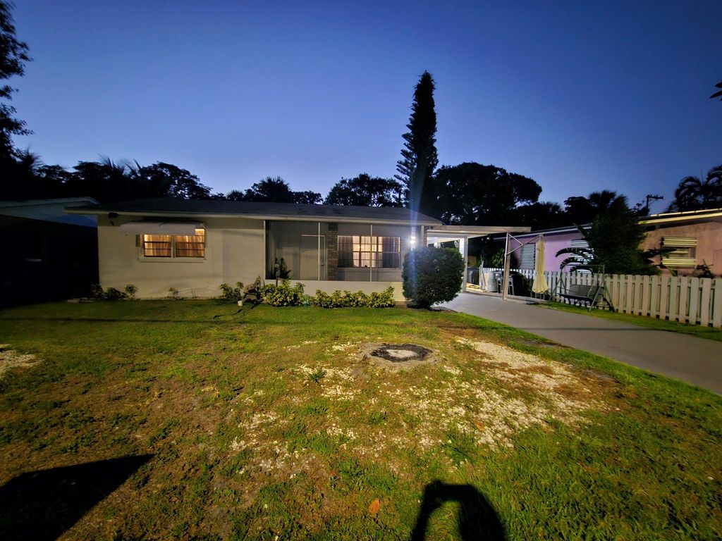 Photo of 1105 Sunrise Boulevard, Fort Pierce, FL 34950 (MLS # R11055932)