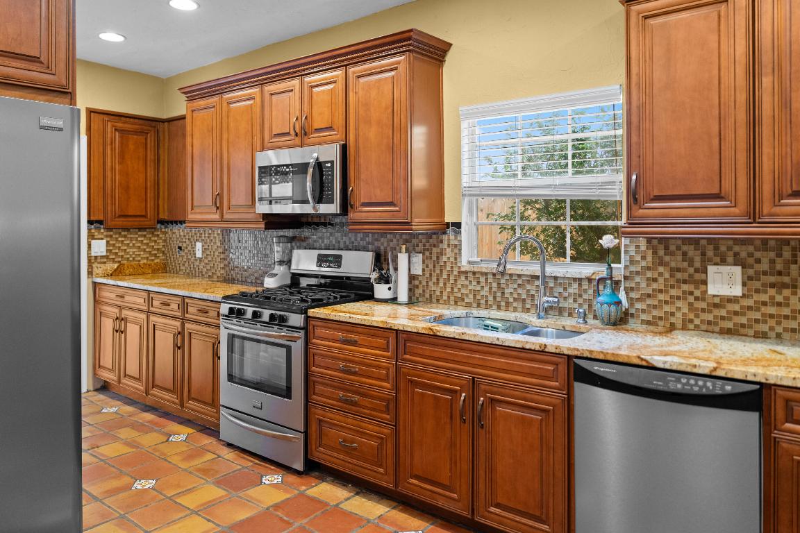 HILLSIDE PARK - Residential Income