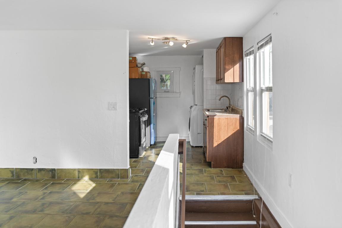 HILLSIDE PARK - Residential Income