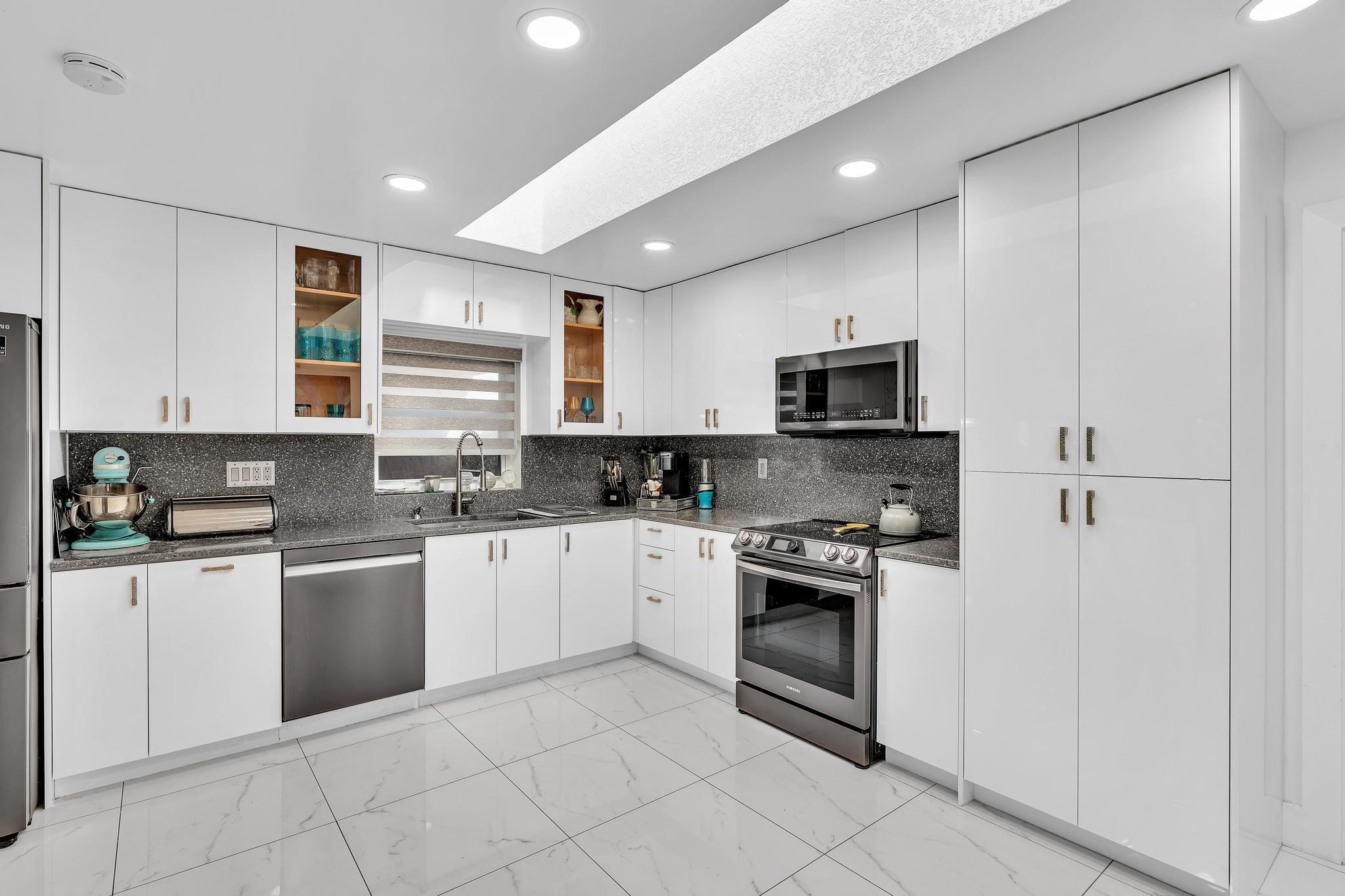 BOCA GREENS - Residential