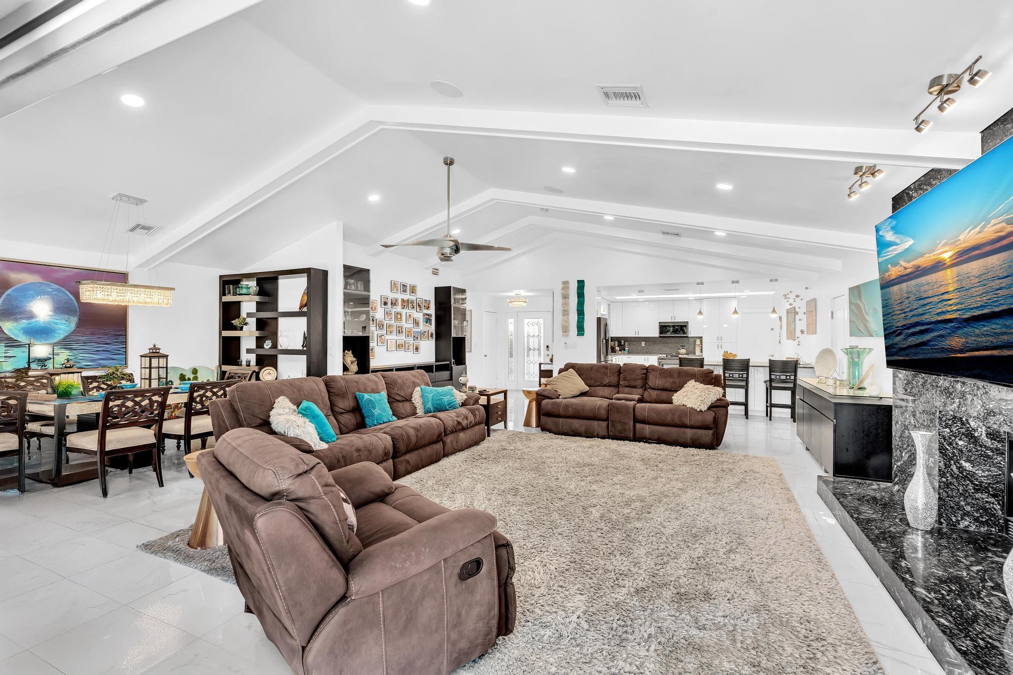 BOCA GREENS - Residential