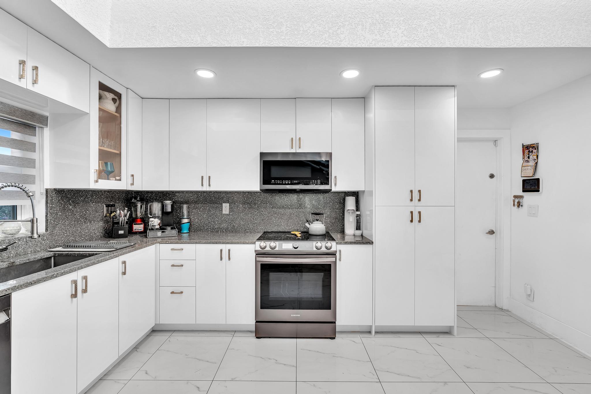 BOCA GREENS - Residential