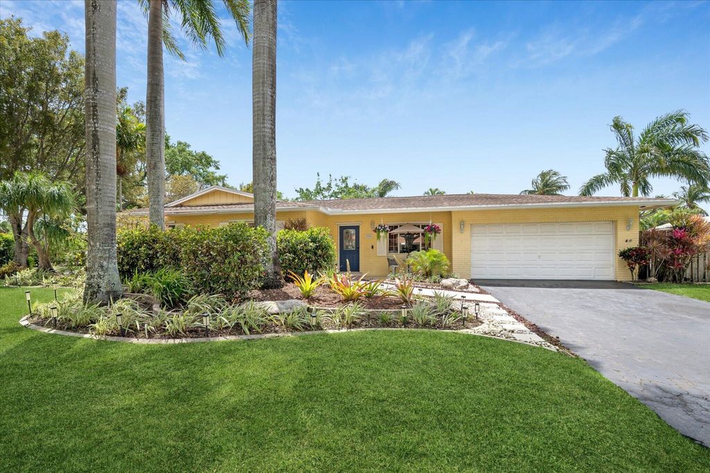 Photo of 5900 SW 18th Street, Plantation, FL 33317 (MLS # B26026813)