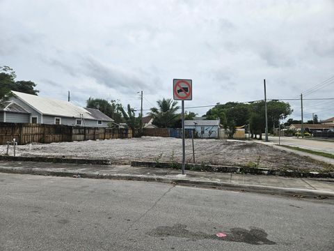 732 W Lakewood Road West Palm Beach FL 33405