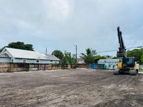 732 W Lakewood Road West Palm Beach FL 33405