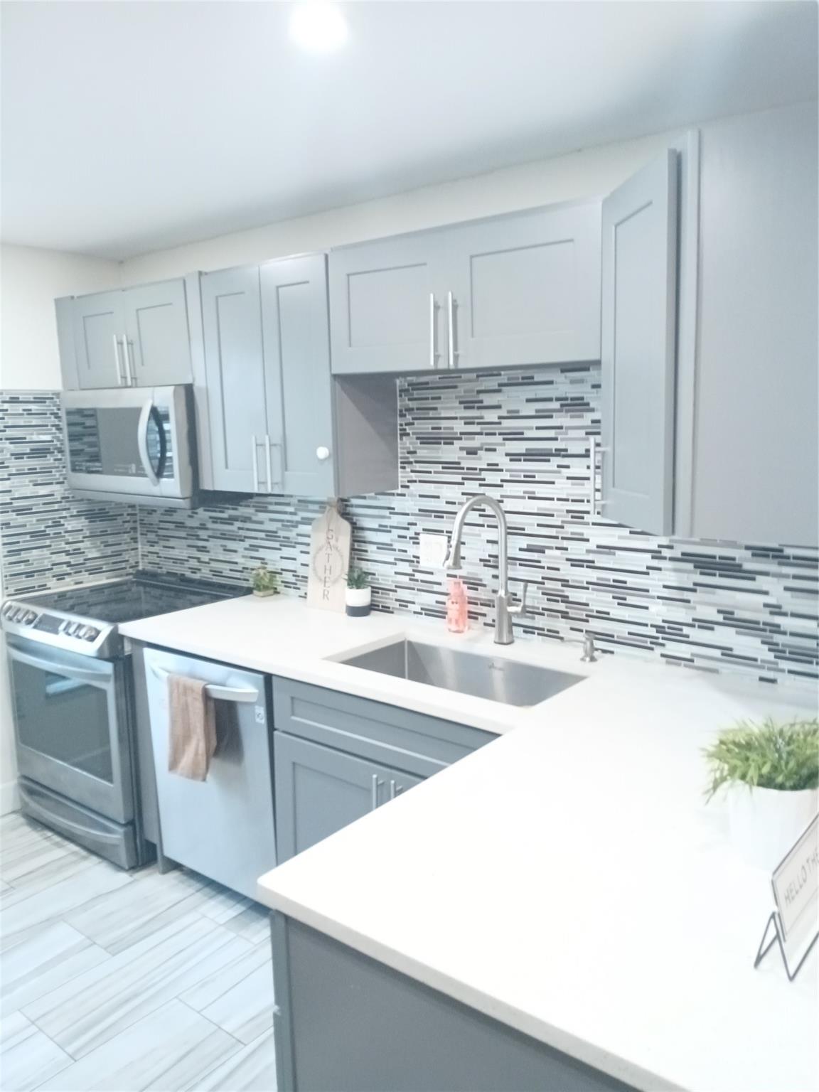 4170 Inverrary Dr 412