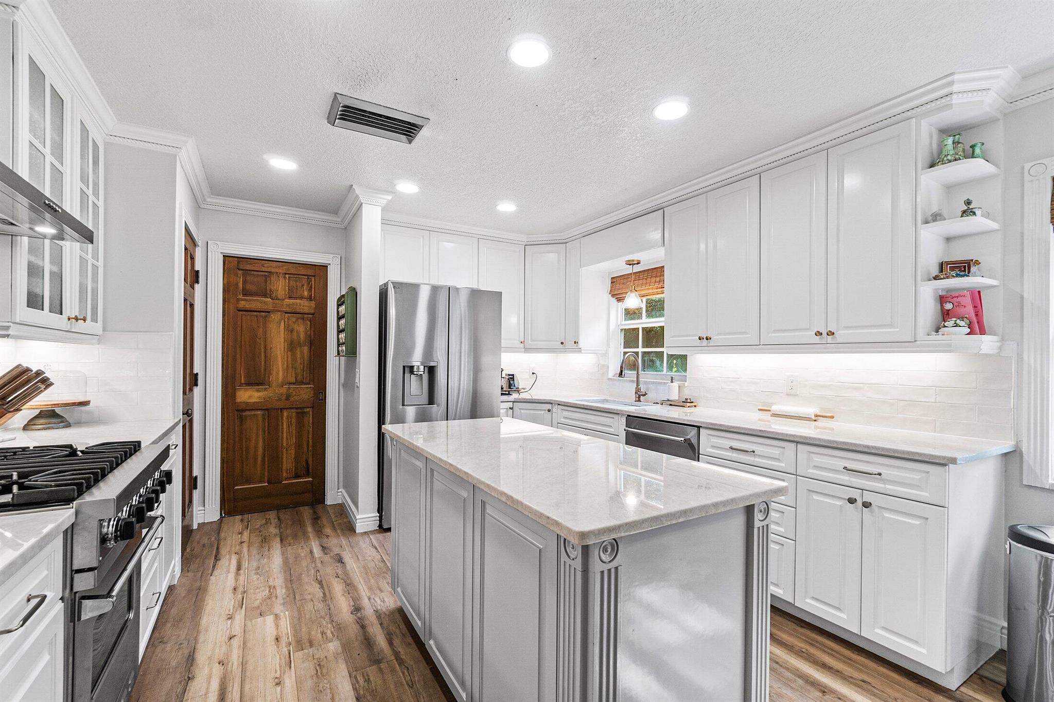 PINEWOOD EAST 2 OF WELLIN - Residential Lease