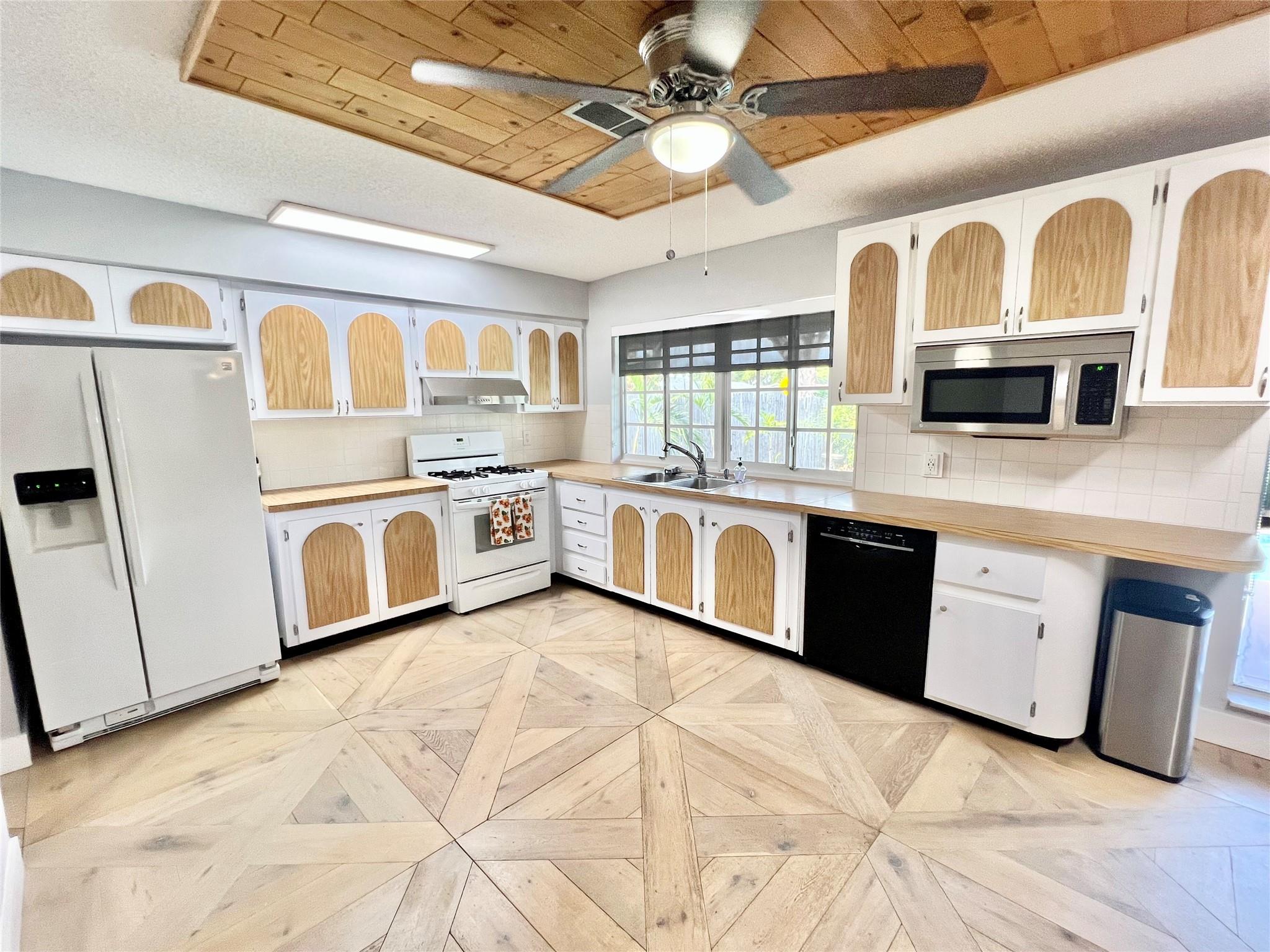 Sunrise Golf Village - Residential