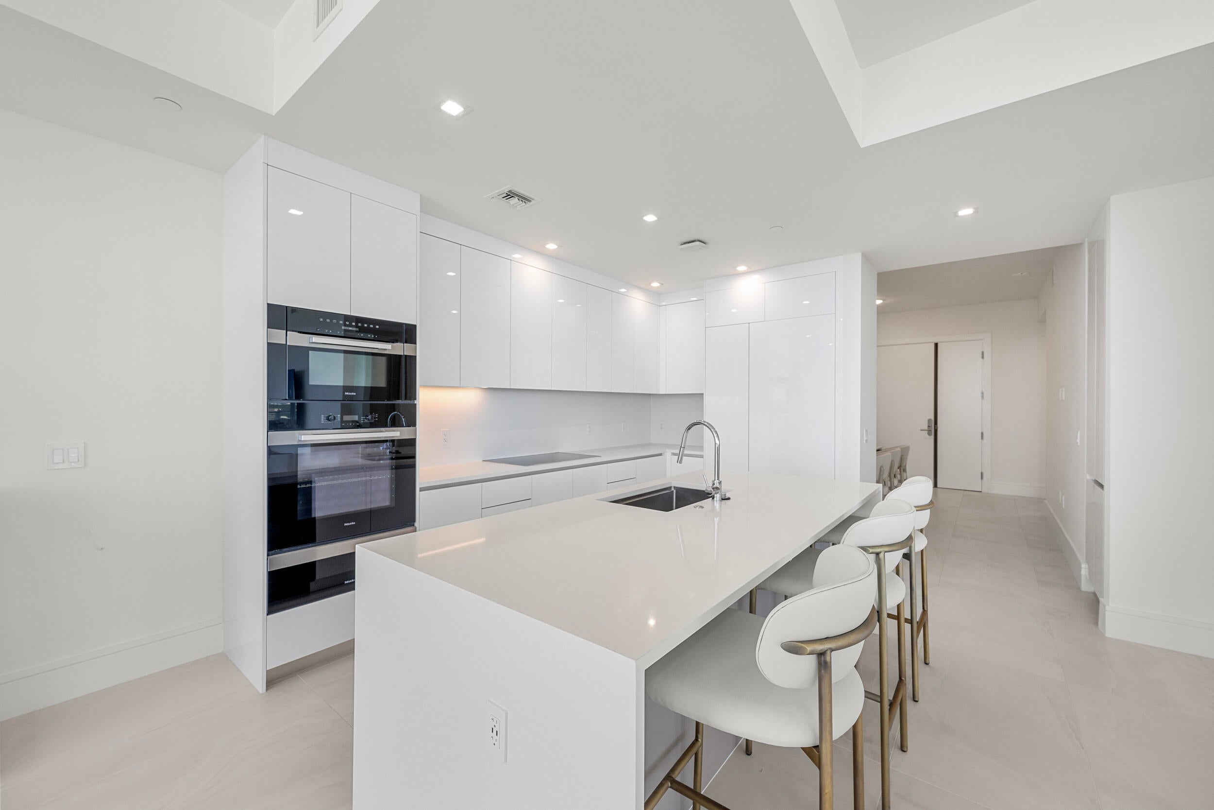 220 Lake Shore Drive 1001