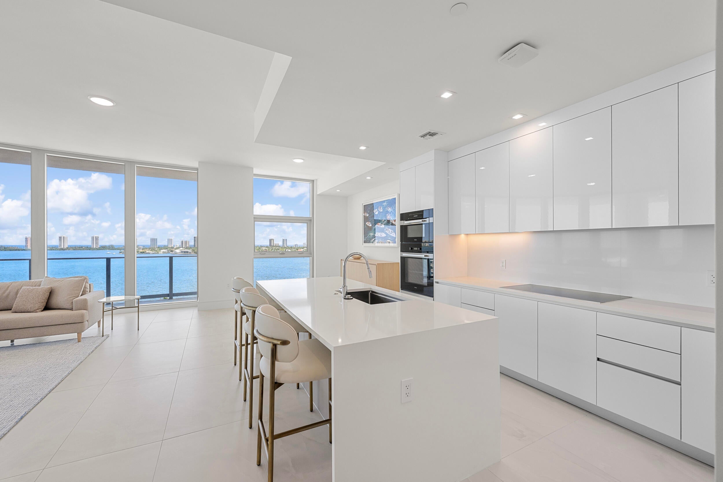 220 Lake Shore Drive 1001