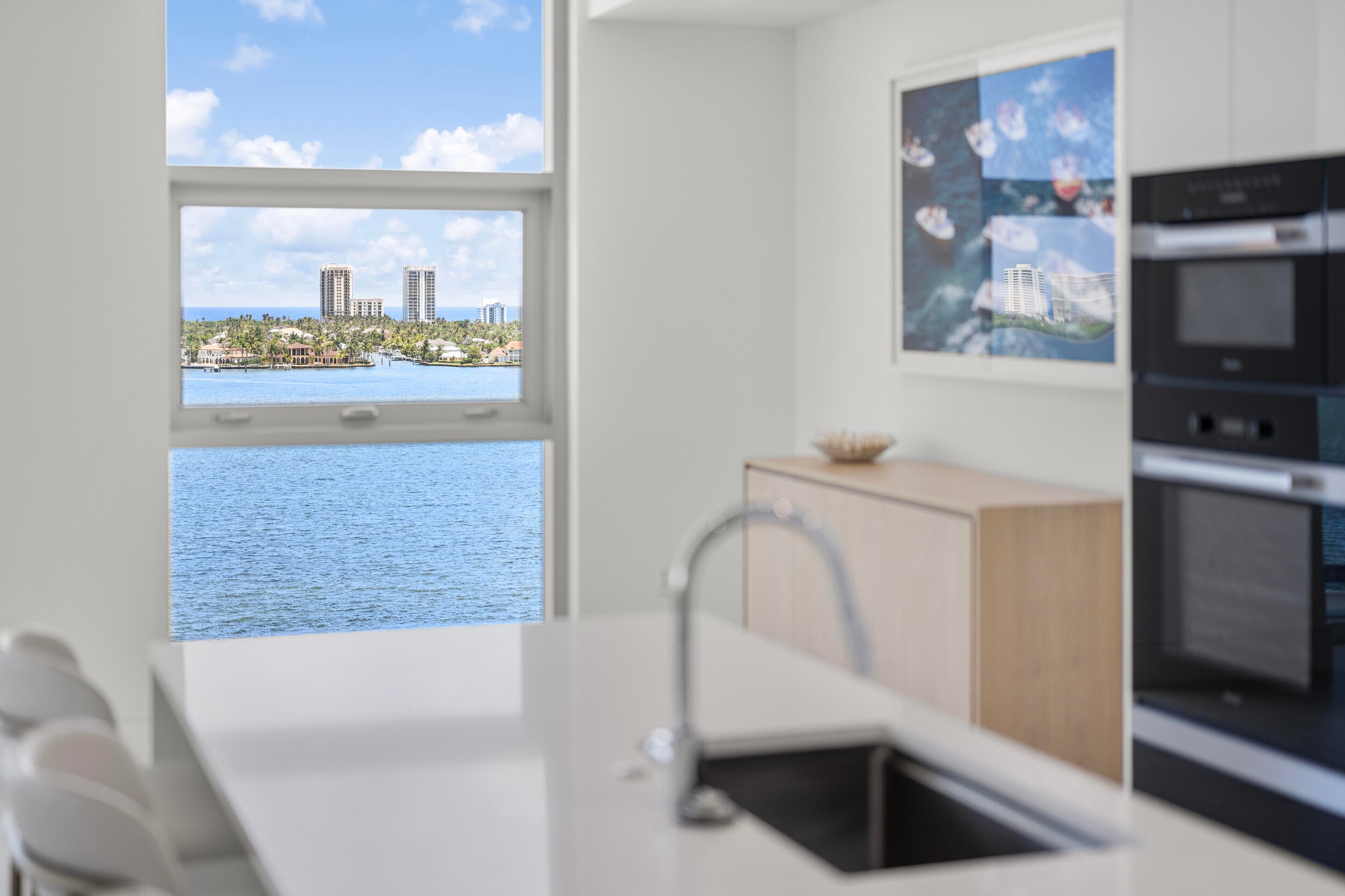 220 Lake Shore Drive 1001
