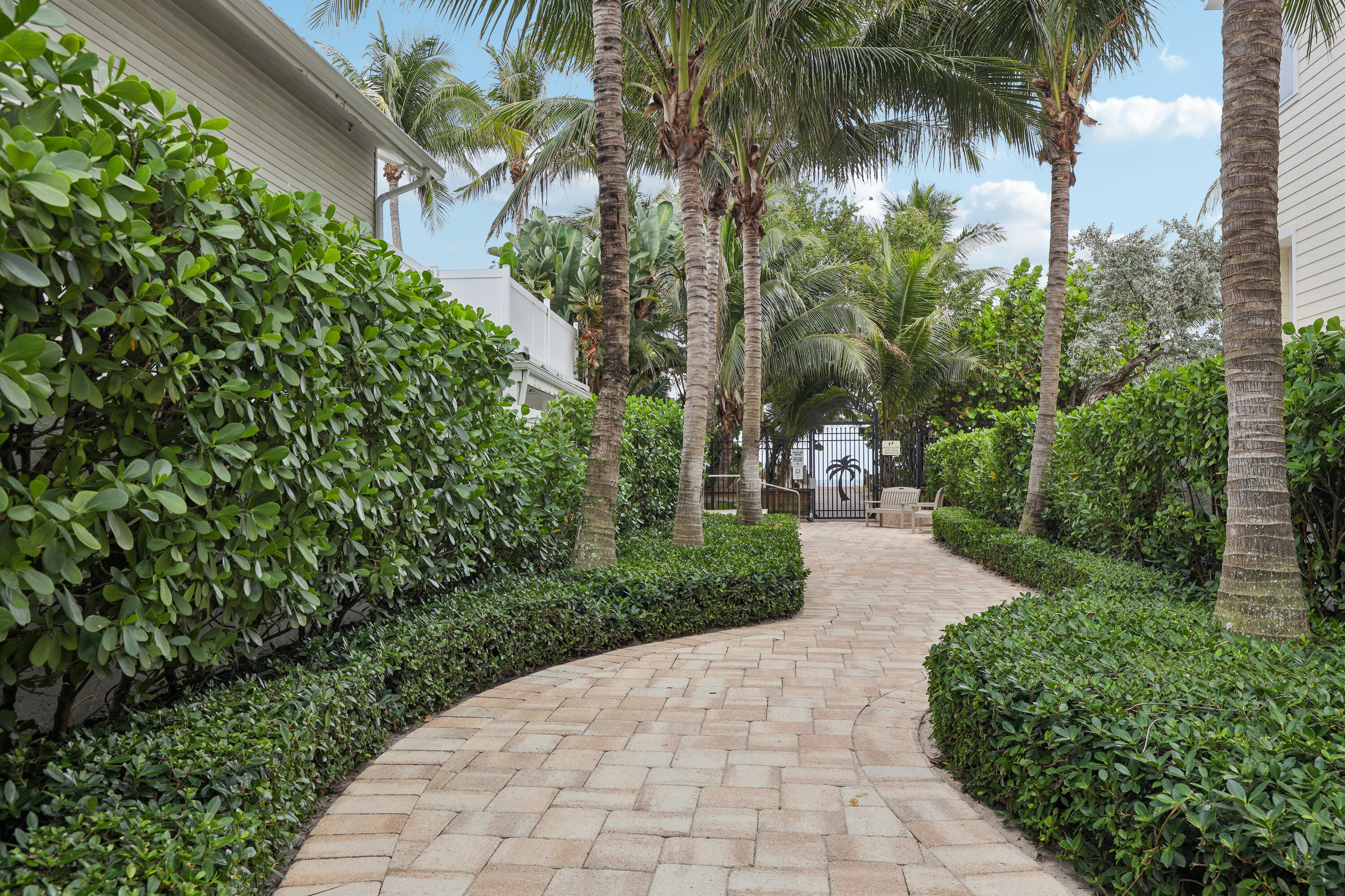 HILLSBORO SHORES - Residential