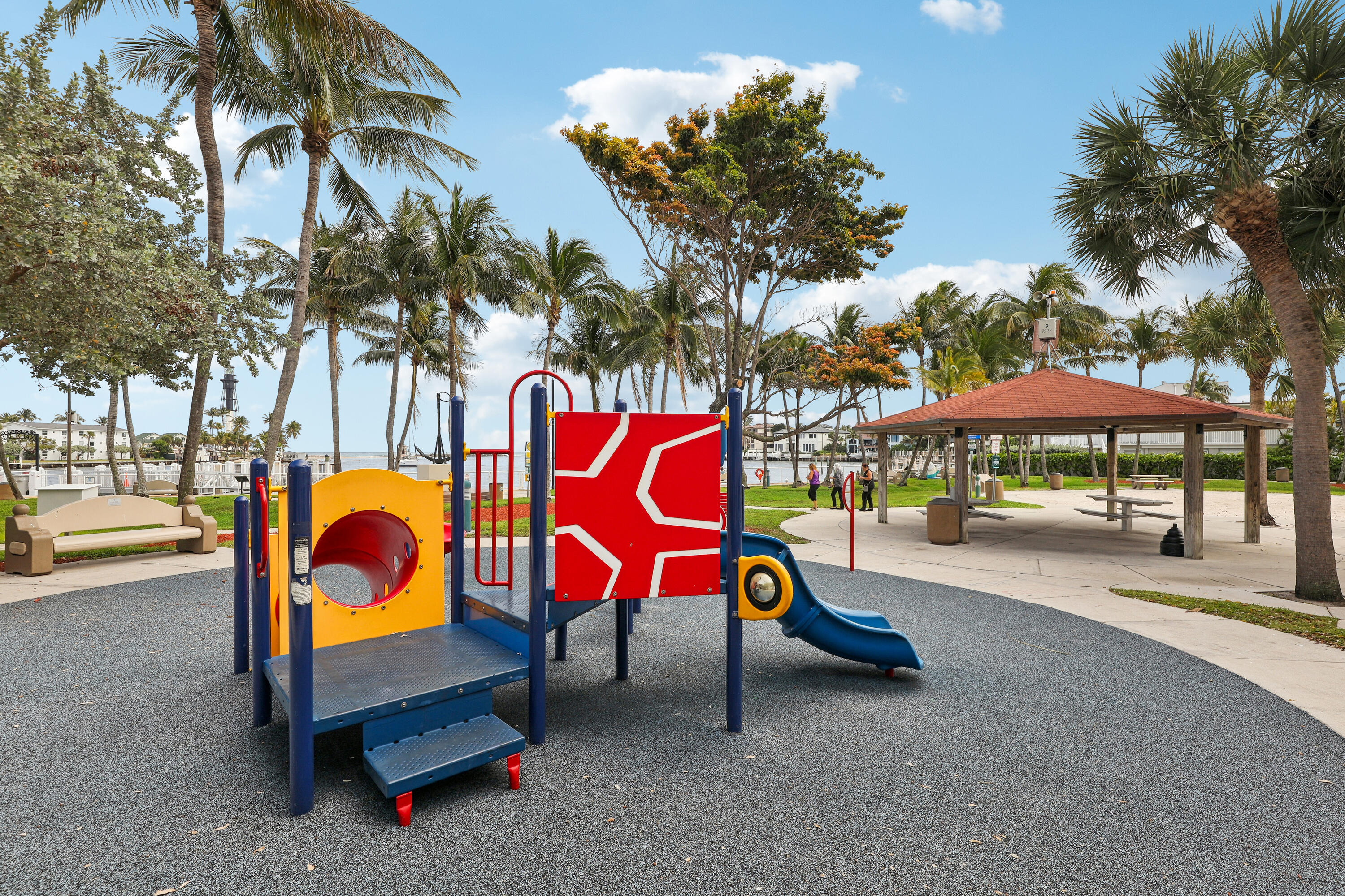 HILLSBORO SHORES - Residential