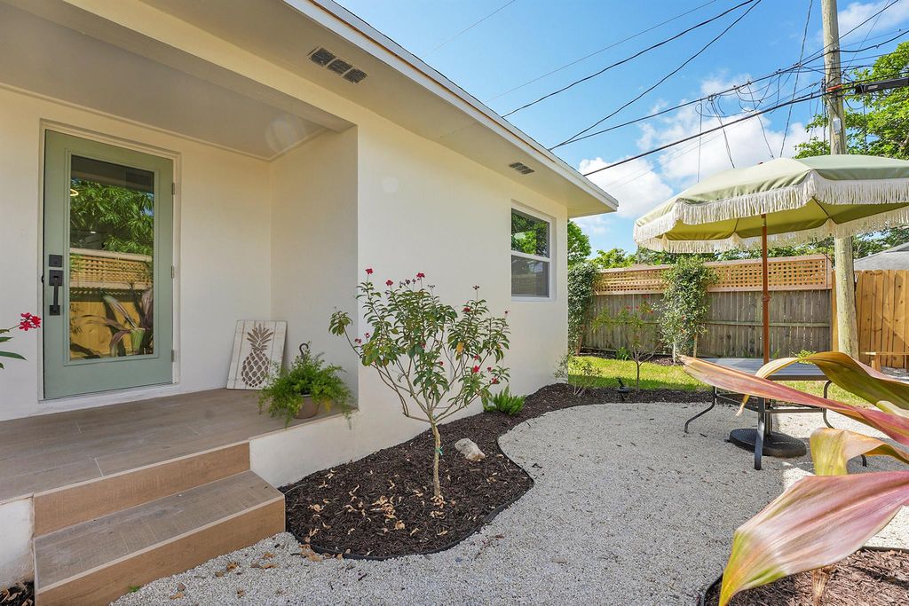 Photo of 950 York Street, West Palm Beach, FL 33401 (MLS # R11101002)