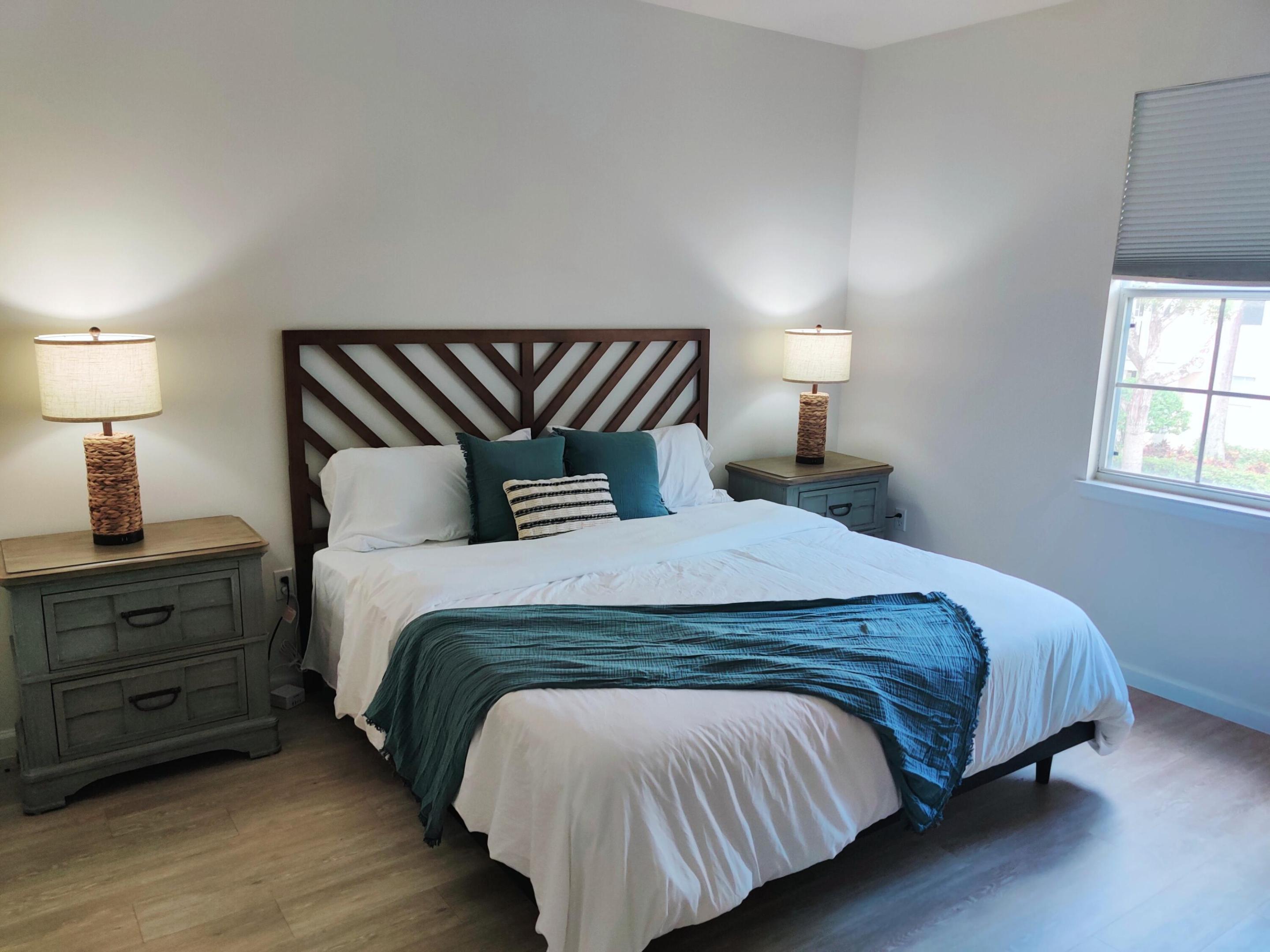 224 E MURCIA Drive 201