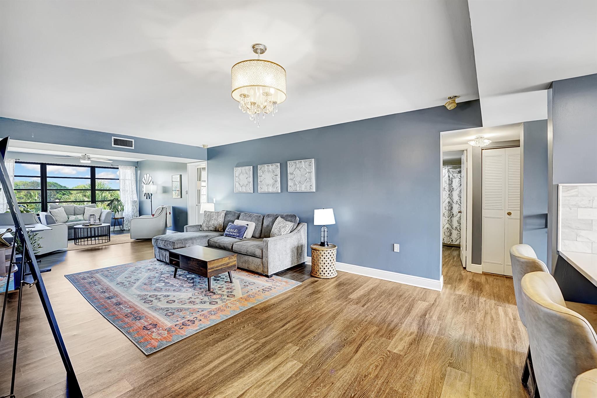 6097 Balboa Circle 406