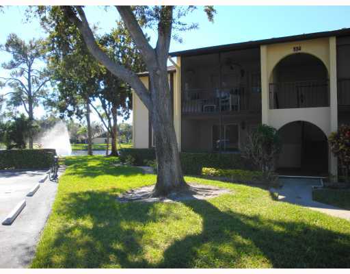 Spacious one bedroom home. Short walk to the pool. Full size washer and dryer. Close to shopping, dining, and entertainment.