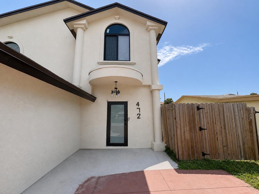 Photo of 472 NW 2ND Terrace, Deerfield Beach, FL 33441 (MLS # B26068373)