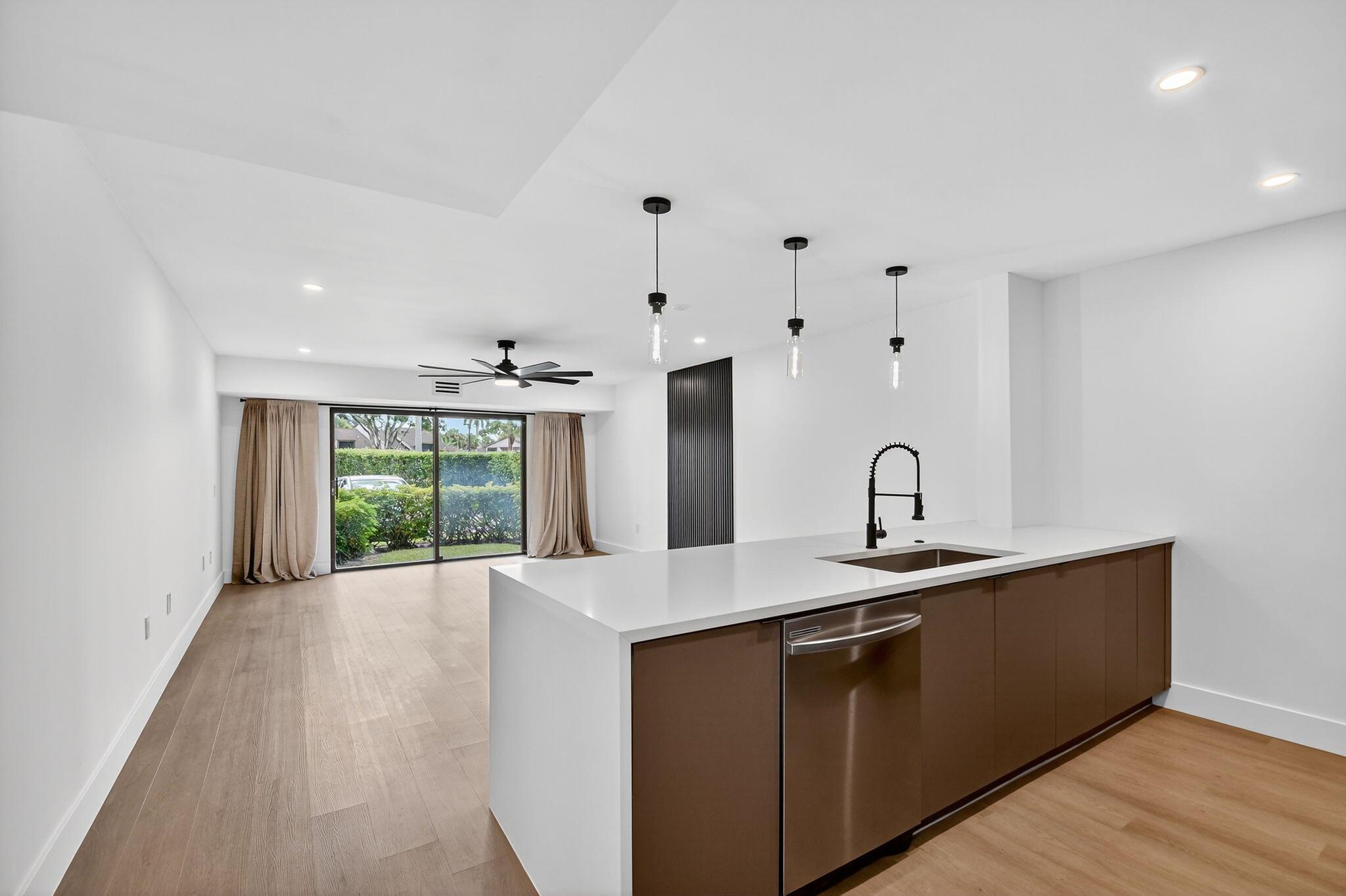 4661 Fountains Drive S 112, Lake Worth, FL, 33467/$209,000 1 4661 Fountains Drive S 112