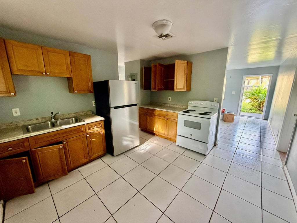 Photo of 1132 NW 5TH Court #1A, Fort Lauderdale, FL 33311 (MLS # B26081374)