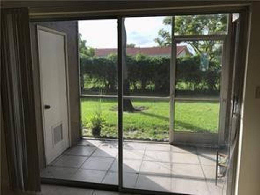 PACIOUS 3/2 CONDO,SPLIT FLOOR PLAN,APPLIANCES HIGH EFFIC,WASHER & DRYER IN UNIT,CERAMIC FLOORS,SCREENED PATIO WITH EXTRA STORAGE,CLOSE TO EVERY THING,ONE PET ALLOWED LESS THAN 20 LBS.