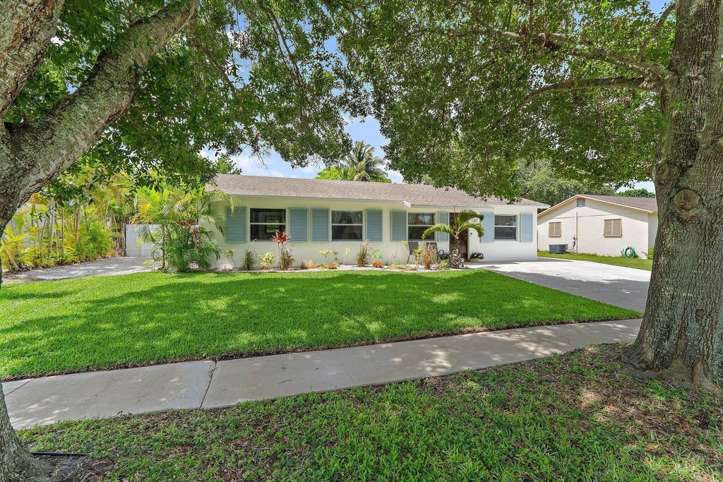 Photo of 1008 Mohawk Street, Jupiter, FL 33458 (MLS # R11098609)