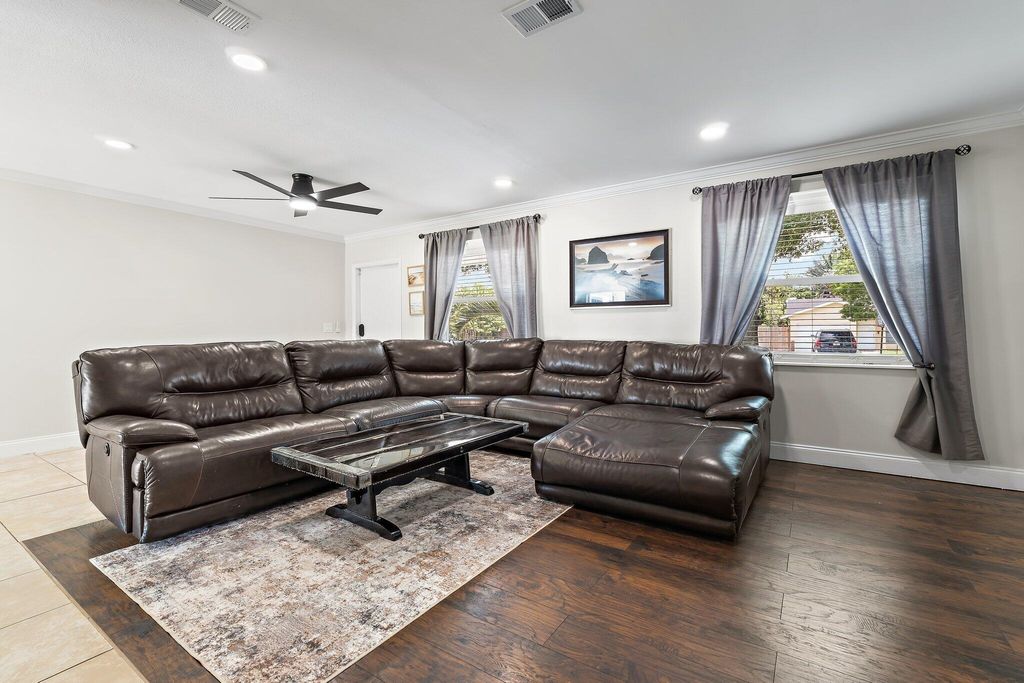 Photo of 1008 Mohawk Street, Jupiter, FL 33458 (MLS # R11098609)